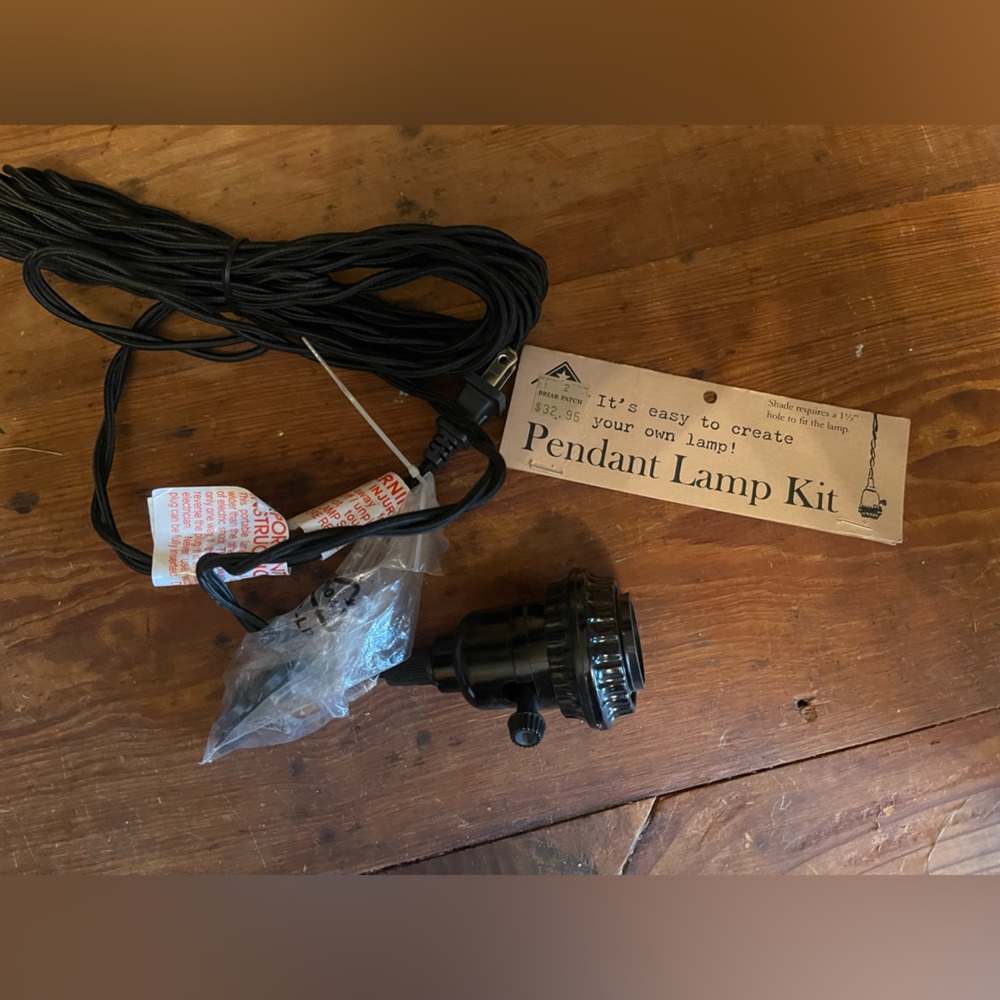 Pendant Lamp Kit - Black Cord and Socket